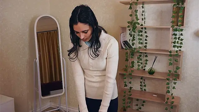 Snapshot of AndraScaff chatting on February 15, 7:51 am AndraScaff online show from February 15, 7:51 am