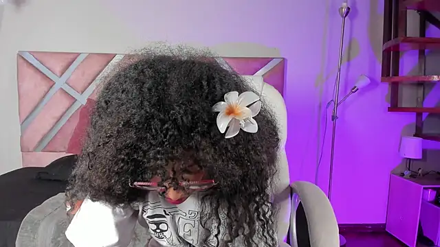 Snapshot of Tamia_25 chatting on April 17, 8:23 pm Tamia 25 online show from April 17, 8:23 pm