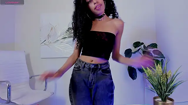 Snapshot of Tamia_25 chatting on April 26, 2:59 pm Tamia 25 online show from April 26, 2:59 pm