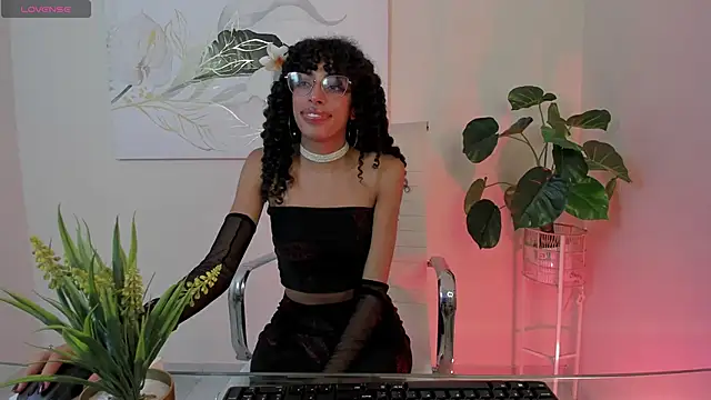 Snapshot of Tamia_25 chatting on April 29, 11:47 am Tamia 25 online show from April 29, 11:47 am