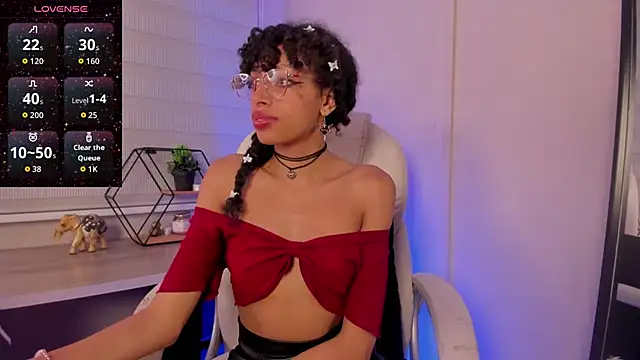 Snapshot of Tamia_25 chatting on May 2, 12:21 pm Tamia 25 online show from May 2, 12:21 pm