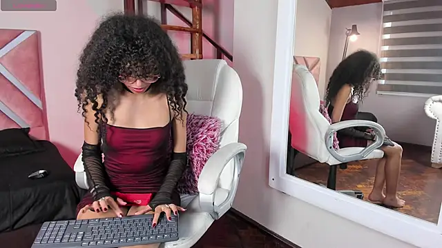 Snapshot of Tamia_25 chatting on May 5, 8:17 pm Tamia 25 online show from May 5, 8:17 pm