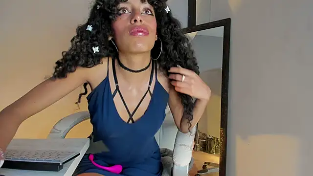 Snapshot of Tamia_25 chatting on May 13, 10:56 am Tamia 25 online show from May 13, 10:56 am