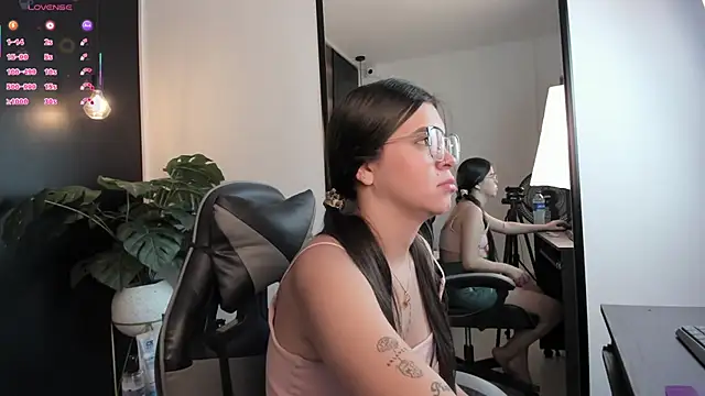 eva swan  online show from May 13, 12:46 pm