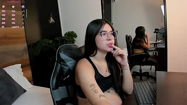 eva swan  online show from May 18, 12:22 pm