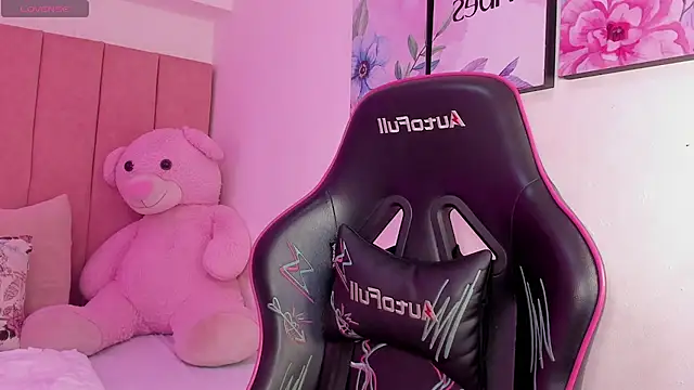 ween sheng  online show from March 25, 12:11 pm