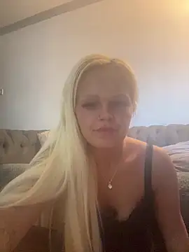 BlondeMilfXo online show from May 19, 6:14 pm