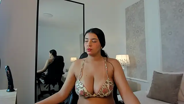 Snapshot of evelin_villan chatting on April 1, 12:17 pm evelin villan online show from April 1, 12:17 pm