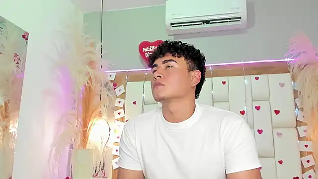 Snapshot of Bastixvontade chatting on February 19, 11:56 pm Bastixvontade online show from February 19, 11:56 pm