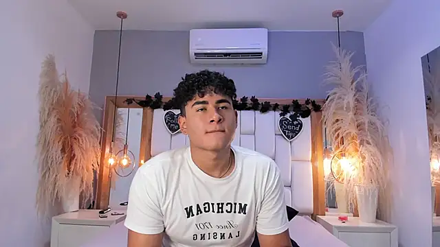 Snapshot of Bastixvontade chatting on April 6, 10:33 pm Bastixvontade online show from April 6, 10:33 pm