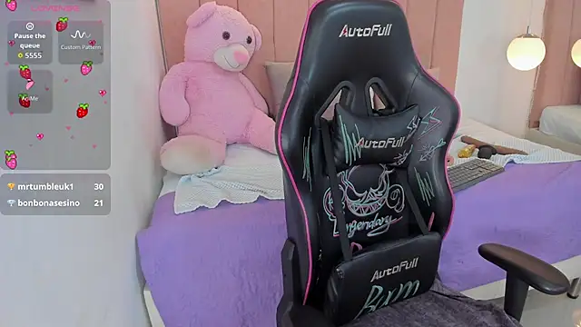 Snapshot of antonella_moon7 chatting on March 2, 5:08 am antonella moon7 online show from March 2, 5:08 am