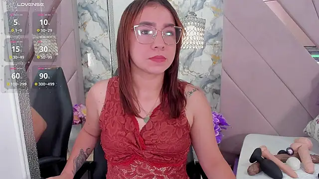 Snapshot of antonella_moon7 chatting on April 6, 4:10 am antonella moon7 online show from April 6, 4:10 am