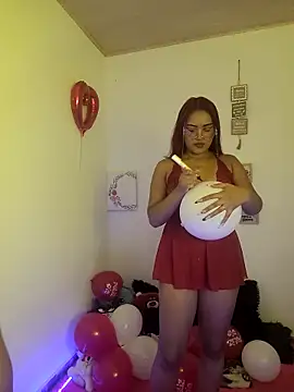 Snapshot of Aleja_Sammy chatting on February 14, 3:20 pm Aleja Sammy online show from February 14, 3:20 pm