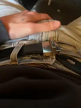 Snapshot of lechouilleur44 chatting on April 6, 10:27 am lechouilleur44 online show from April 6, 10:27 am