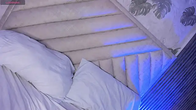 Snapshot of SarahRizof chatting on February 28, 5:19 am SarahRizof online show from February 28, 5:19 am