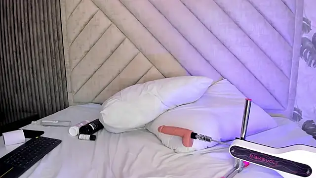 Snapshot of SarahRizof chatting on March 27, 5:35 am SarahRizof online show from March 27, 5:35 am