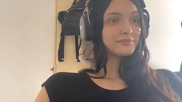 Snapshot of LourieRinghouse chatting on February 14, 4:04 pm LourieRinghouse online show from February 14, 4:04 pm