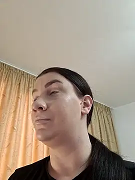 Snapshot of ElaraMystx chatting on April 4, 2:36 pm ElaraMystx online show from April 4, 2:36 pm