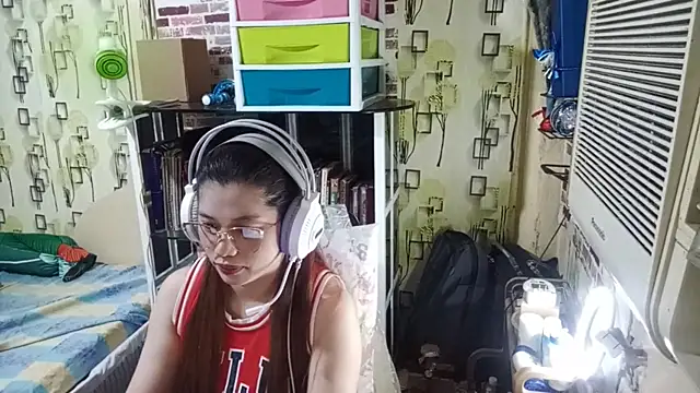 TennieReichow online show from March 28, 1:38 am