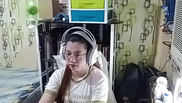 TennieReichow online show from April 1, 11:11 am