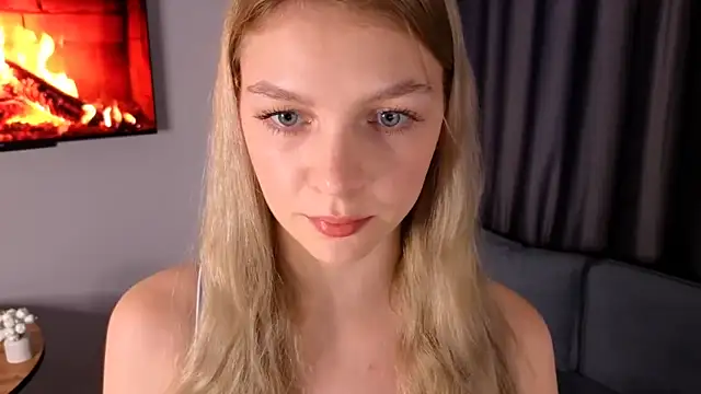 Snapshot of CynthiaaStone chatting on March 11, 6:52 am CynthiaaStone online show from March 11, 6:52 am