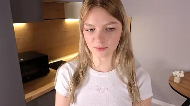 Snapshot of CynthiaaStone chatting on March 12, 6:19 am CynthiaaStone online show from March 12, 6:19 am