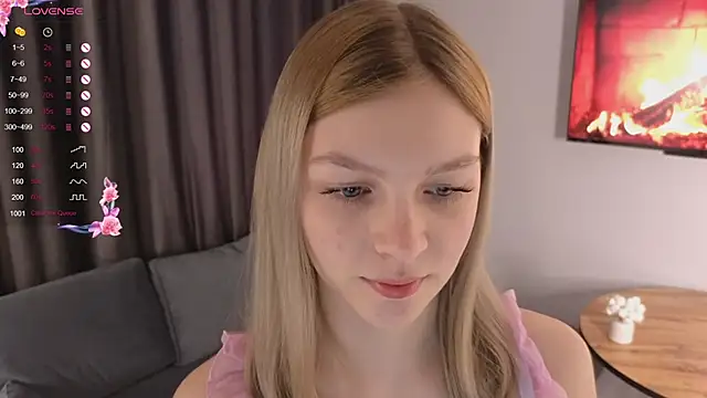 Snapshot of CynthiaaStone chatting on March 21, 6:07 am CynthiaaStone online show from March 21, 6:07 am