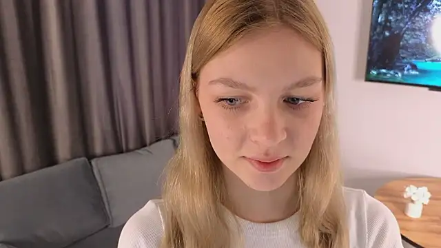 Snapshot of CynthiaaStone chatting on March 22, 6:06 am CynthiaaStone online show from March 22, 6:06 am