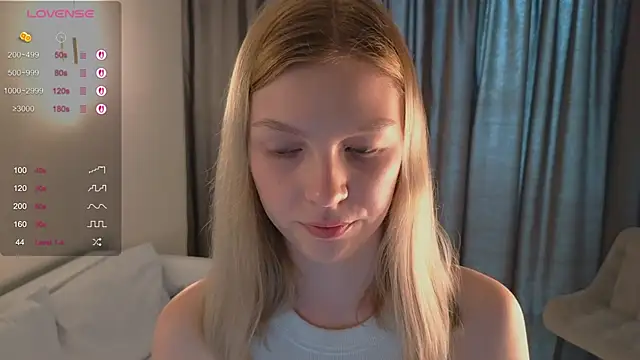 Snapshot of CynthiaaStone chatting on April 3, 7:17 am CynthiaaStone online show from April 3, 7:17 am