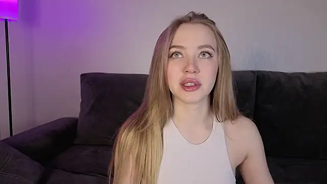 Snapshot of Elina_milller chatting on March 20, 2:05 am Elina milller online show from March 20, 2:05 am