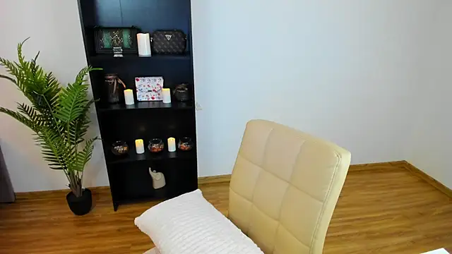 Snapshot of khloe_starrr chatting on March 16, 1:48 pm khloe starrr online show from March 16, 1:48 pm