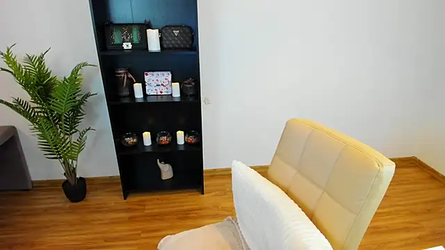 Snapshot of khloe_starrr chatting on March 23, 1:37 pm khloe starrr online show from March 23, 1:37 pm