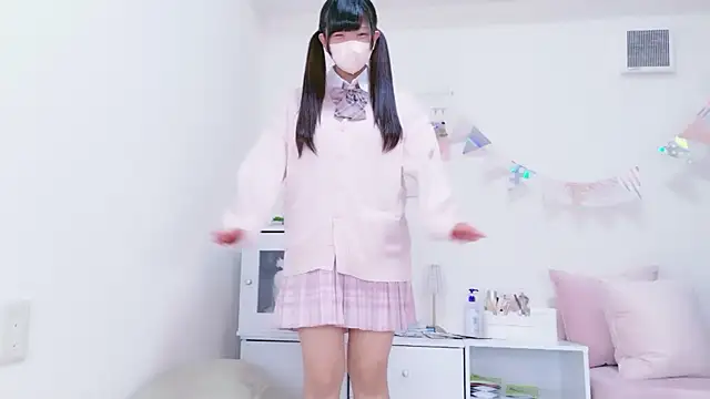 Snapshot of momone_peach chatting on February 13, 12:12 pm momone peach online show from February 13, 12:12 pm