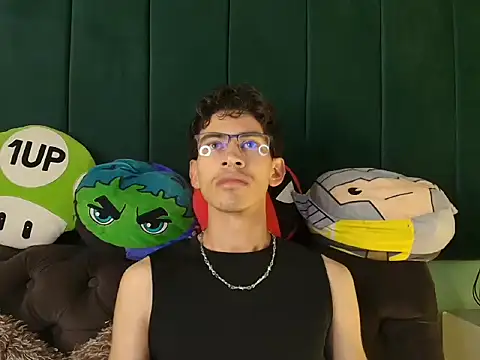 Snapshot of skinny_jean_ chatting on February 24, 7:23 pm skinny jean online show from February 24, 7:23 pm