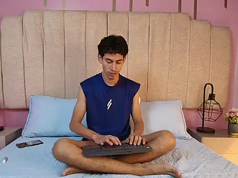 Snapshot of skinny_jean_ chatting on February 26, 8:30 pm skinny jean online show from February 26, 8:30 pm