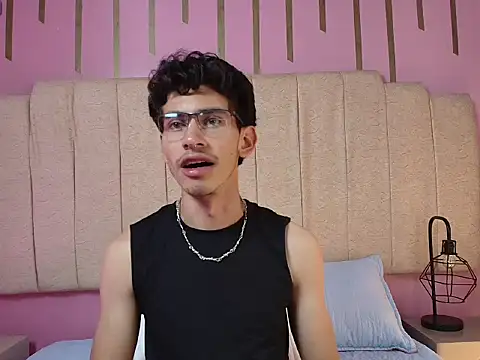 Snapshot of skinny_jean_ chatting on February 27, 8:20 pm skinny jean online show from February 27, 8:20 pm