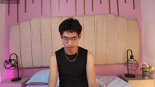 Snapshot of skinny_jean_ chatting on February 28, 1:56 pm skinny jean online show from February 28, 1:56 pm