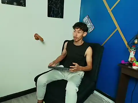 Snapshot of skinny_jean_ chatting on March 24, 8:58 pm skinny jean online show from March 24, 8:58 pm