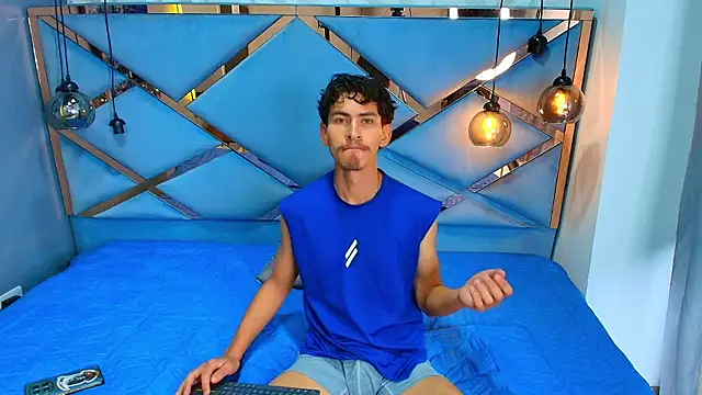 Snapshot of skinny_jean_ chatting on March 30, 8:10 pm skinny jean online show from March 30, 8:10 pm