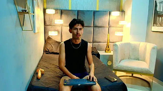 Snapshot of skinny_jean_ chatting on April 13, 9:09 pm skinny jean online show from April 13, 9:09 pm