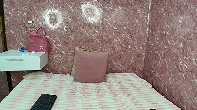 Daphne sweett online show from March 31, 12:38 pm