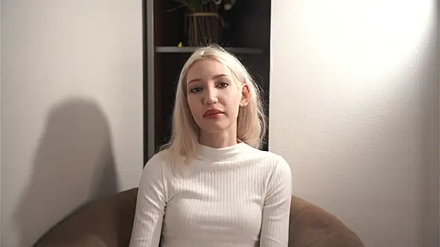 Snapshot of JolineVay chatting on February 13, 5:25 am JolineVay online show from February 13, 5:25 am