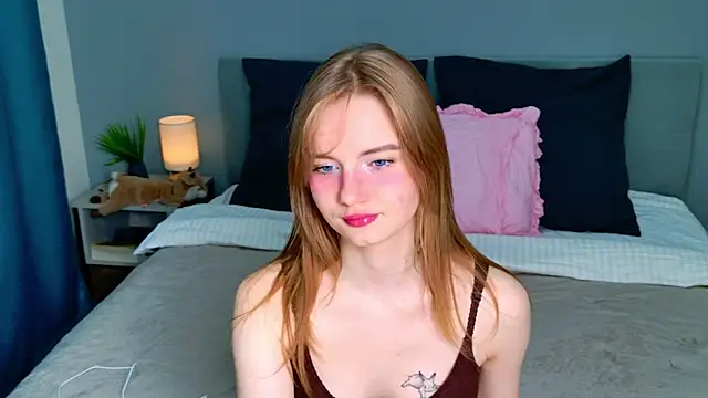 Snapshot of ElfieWhite chatting on May 1, 6:12 pm ElfieWhite online show from May 1, 6:12 pm