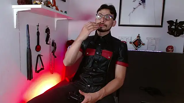 Thom sam  online show from March 8, 2:15 am