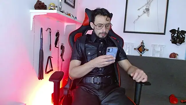 Thom sam  online show from April 4, 12:53 am