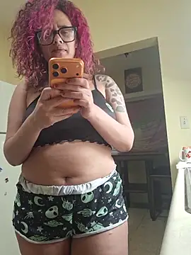 Snapshot of VelvetVixen_735 chatting on April 2, 9:07 am VelvetVixen 735 online show from April 2, 9:07 am