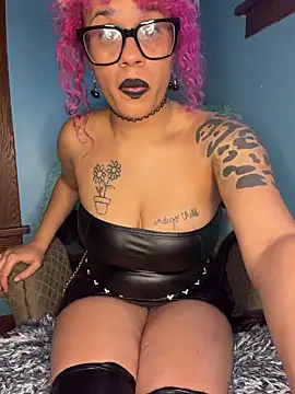 Snapshot of VelvetVixen_735 chatting on May 24, 11:54 pm VelvetVixen 735 online show from May 24, 11:54 pm