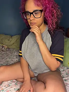 Snapshot of VelvetVixen_735 chatting on June 3, 7:33 am VelvetVixen 735 online show from June 3, 7:33 am