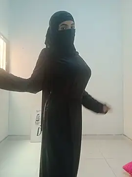 Snapshot of aminaa_ chatting on July 15, 9:31 pm aminaa online show from July 15, 9:31 pm