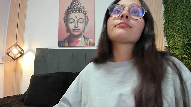 Snapshot of Milaa_bloom chatting on February 17, 8:11 am Milaa bloom online show from February 17, 8:11 am